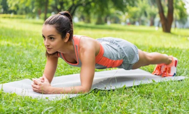 Average plank time: Is holding a plank for one minute good?