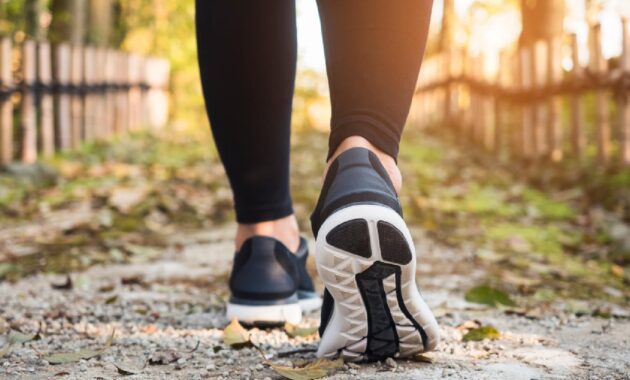 Silent walking: What is this viral trend for wellness?