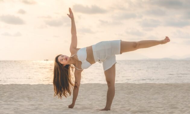 Half Moon Pose: How to do Ardha Chandrasana and its benefits