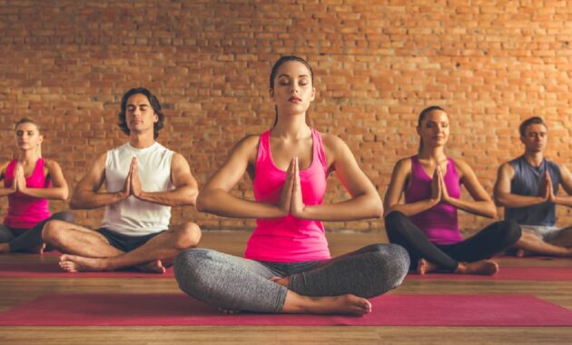 Somatic yoga: What is it, Benefits and Who Should Avoid