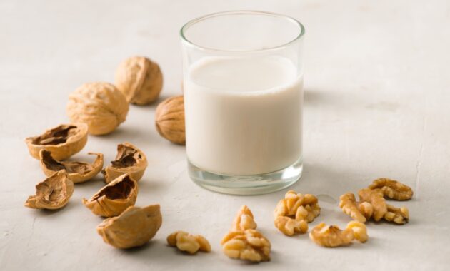 Walnut milk: Health benefits and how to make it at home