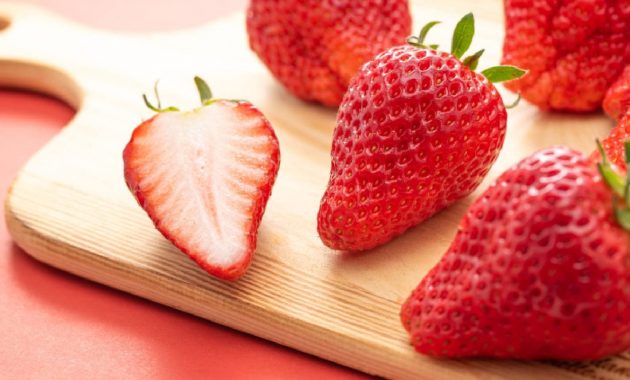 Strawberries for kidney health: Benefits and how to use