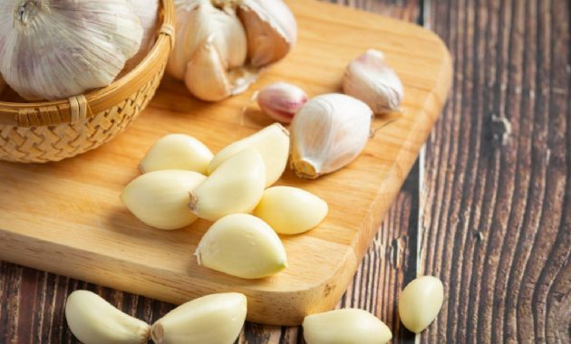 Best way to eat garlic: To chew or to swallow?