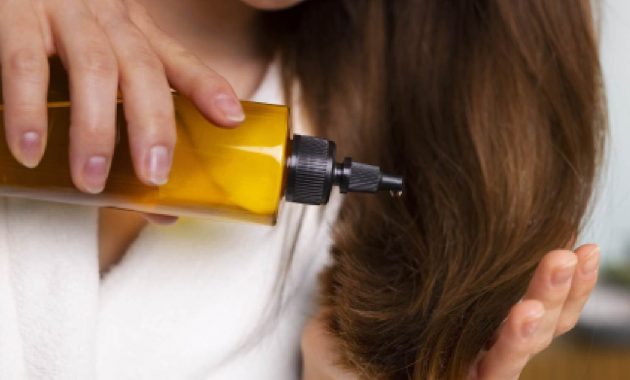 Castor oil for hair: Benefits and uses