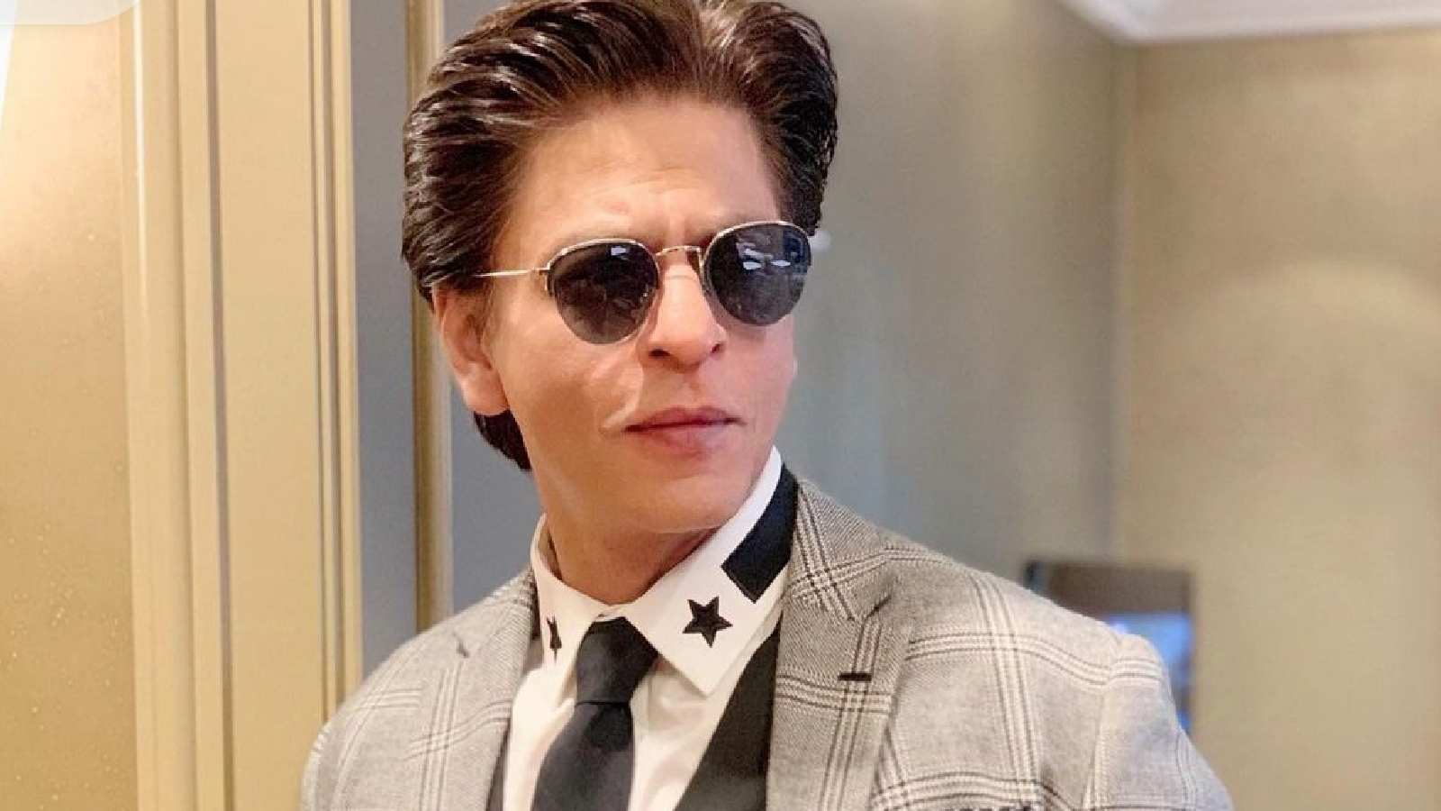 Shah Rukh Khan quits smoking: Tips to give up this habit